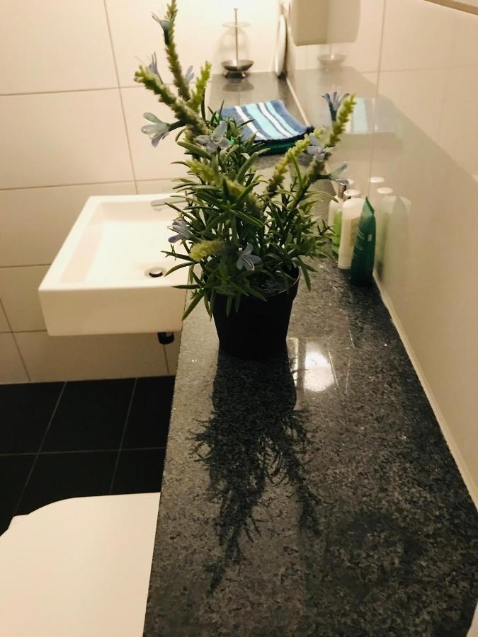 Messe Apartment Koeln West Экстерьер фото